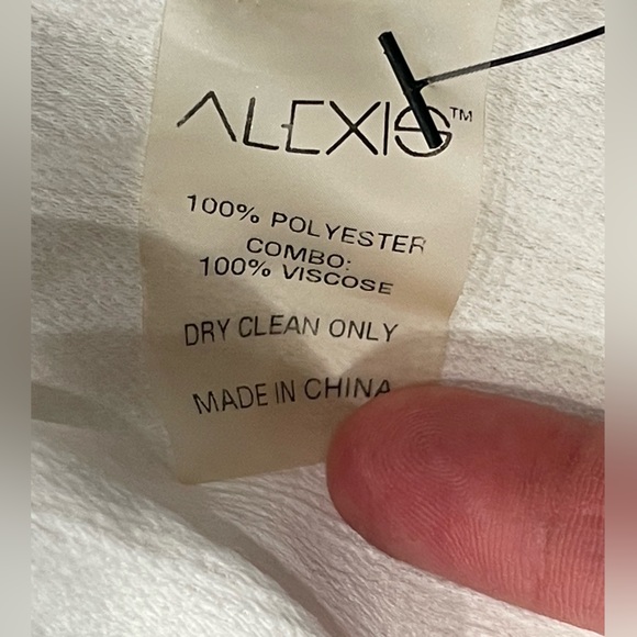 Alexis lace short sleeve, high neck blouse, handkerchief hem, white, szXS, GUC - Picture 13 of 13